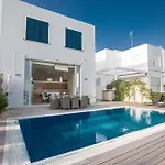 Villa Fig Tree Bay Frontline,luxury 4bdr Sea-front With Pool *