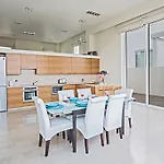 Fig Tree Bay Frontline,luxury 4bdr Sea-front With Pool *