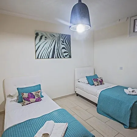 Fig Tree Bay Frontline,luxury 4bdr Sea-front With Pool