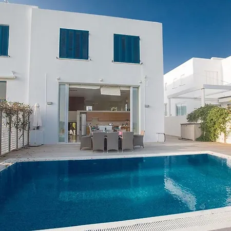 Villa Fig Tree Bay Frontline,luxury 4bdr Sea-front With Pool *