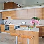 Fig Tree Bay Frontline,luxury 4bdr Sea-front With Pool 别墅