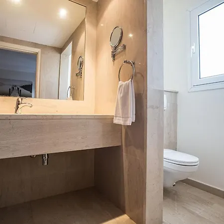Villa Fig Tree Bay Frontline,luxury 4bdr Sea-front With Pool *