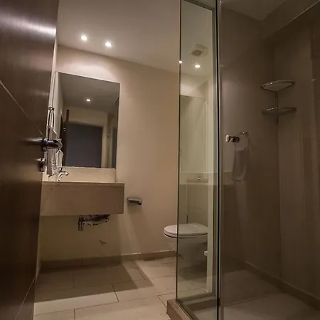 Villa Fig Tree Bay Frontline,luxury 4bdr Sea-front With Pool *