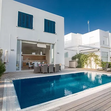 Villa Fig Tree Bay Frontline,luxury 4bdr Sea-front With Pool *