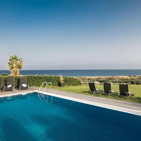 Vilă Fig Tree Bay Frontline,luxury 4bdr Sea-front With Pool