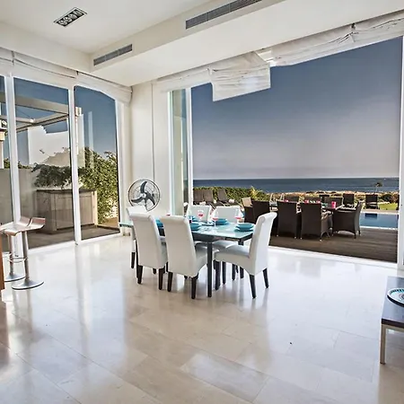 Fig Tree Bay Frontline,luxury 4bdr Sea-front With Pool Villa *