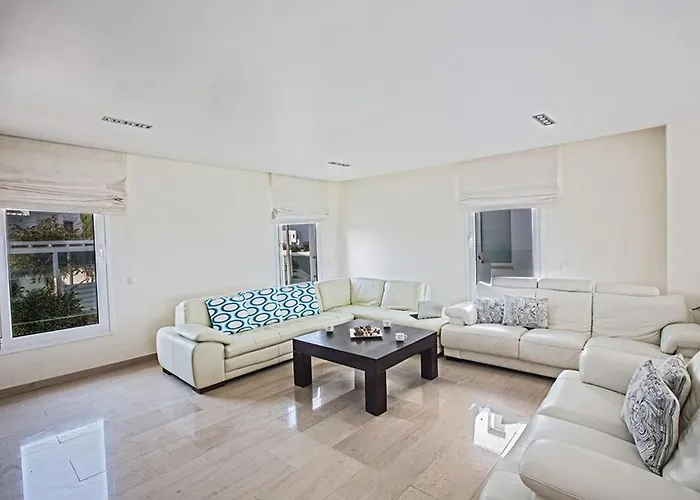 Fig Tree Bay Frontline,luxury 4bdr Sea-front With Pool 빌라 *