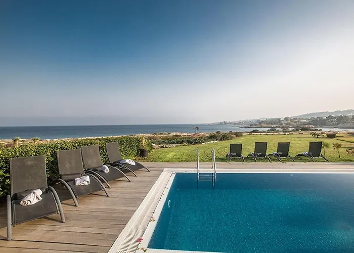 Fig Tree Bay Frontline,luxury 4bdr Sea-front With Pool 빌라 프로타라스