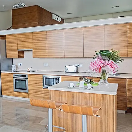 Fig Tree Bay Frontline,luxury 4bdr Sea-front With Pool Вилла
