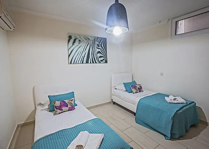 Fig Tree Bay Frontline,luxury 4bdr Sea-front With Pool