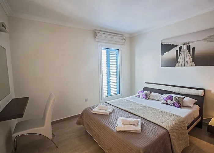 Fig Tree Bay Frontline,luxury 4bdr Sea-front With Pool 别墅 *