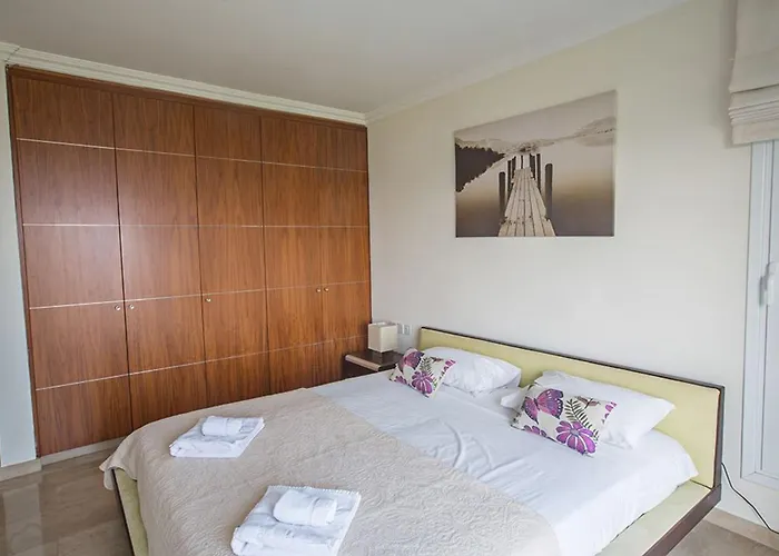 Fig Tree Bay Frontline,luxury 4bdr Sea-front With Pool