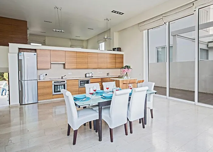 Fig Tree Bay Frontline,luxury 4bdr Sea-front With Pool *