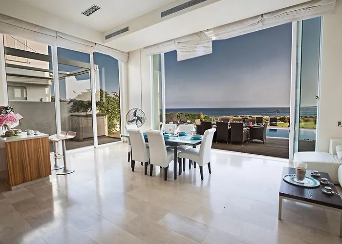 Fig Tree Bay Frontline,luxury 4bdr Sea-front With Pool 别墅 *